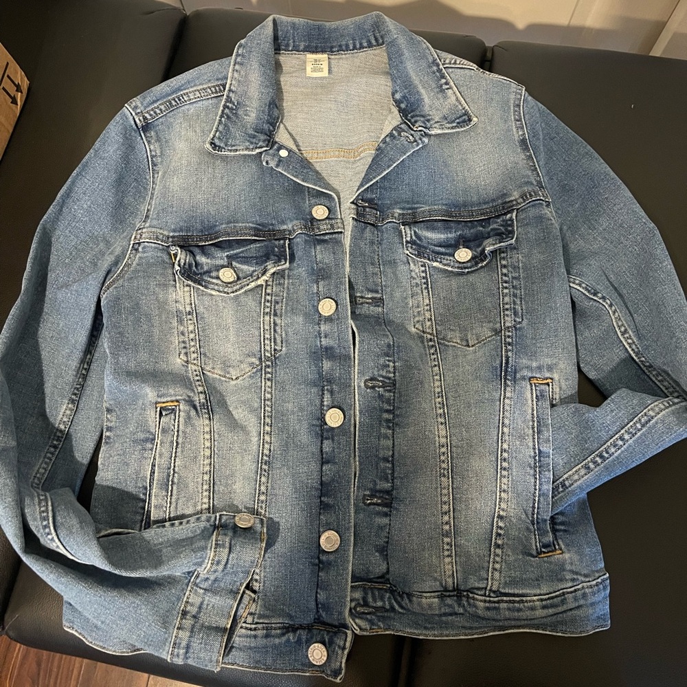 Women’s denim jacket